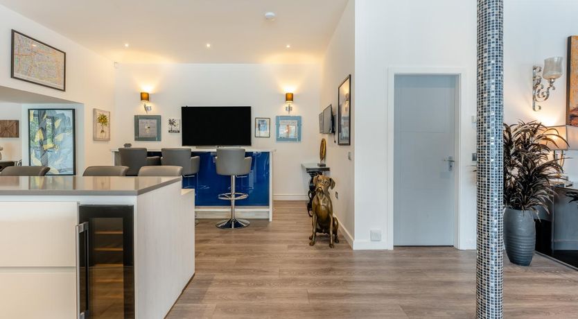 Photo of 5 Bed in St. Fillans