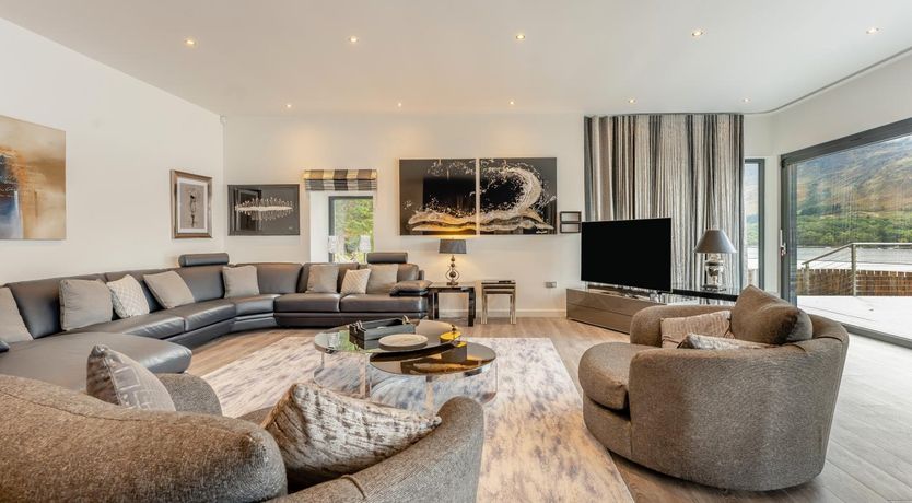 Photo of 5 Bed in St. Fillans