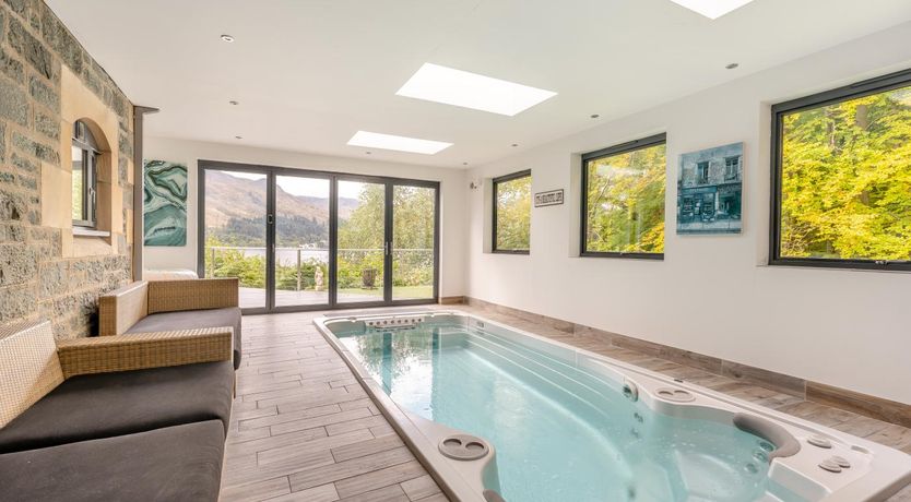 Photo of 5 Bed in St. Fillans