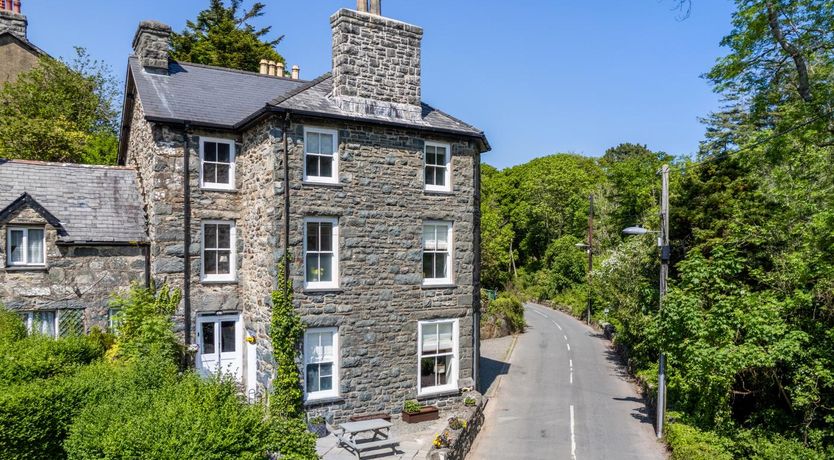 Photo of 5 Bed in Llanbedr