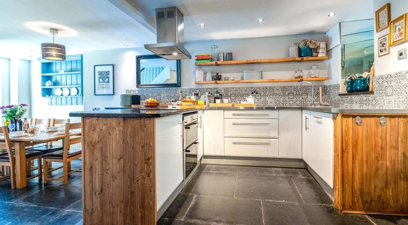 Photo of 5 Bed in Llanbedr