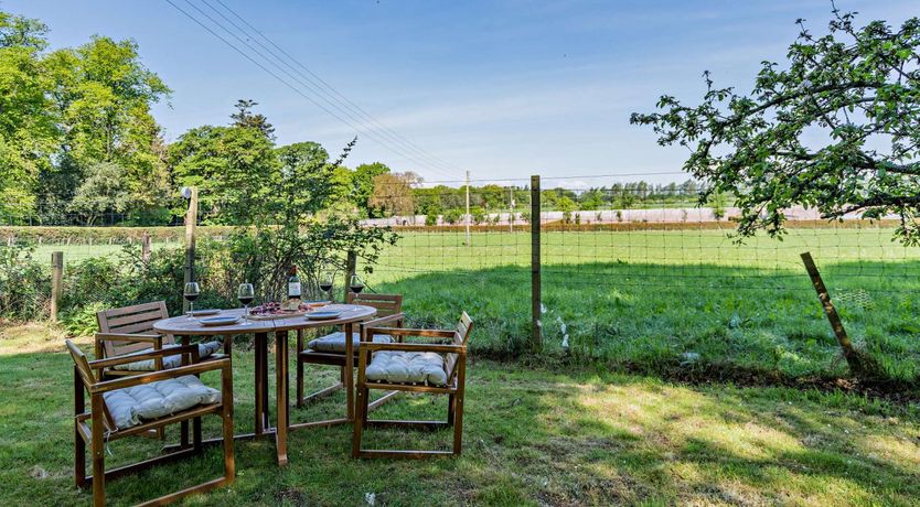 Photo of 1 Bed in Hundon