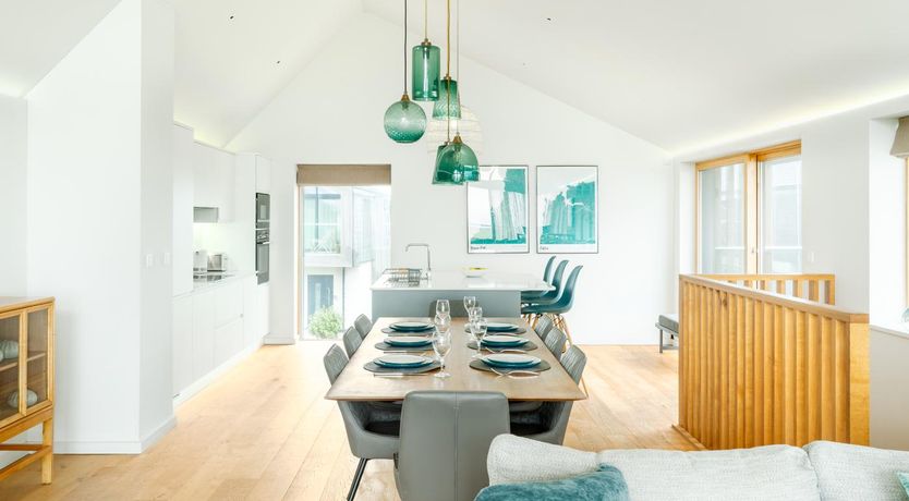 Photo of 3 Bed in St. Eval