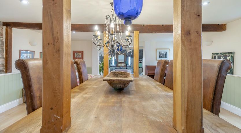 Photo of 6 Bed in Llanfilo
