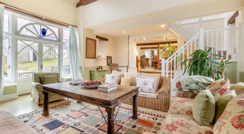 Photo of 6 Bed in Llanfilo