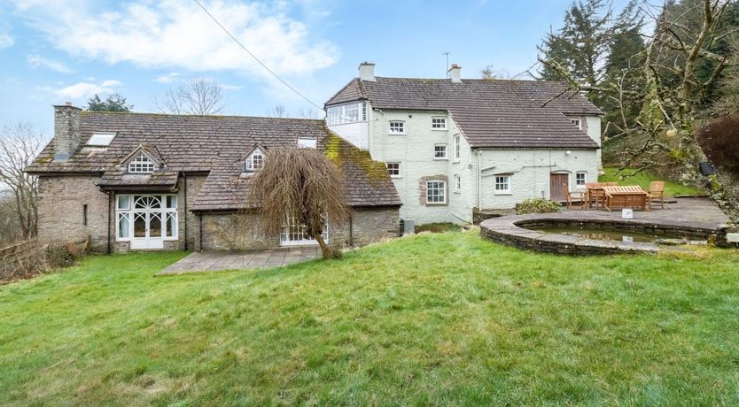 Photo of 6 Bed in Llanfilo