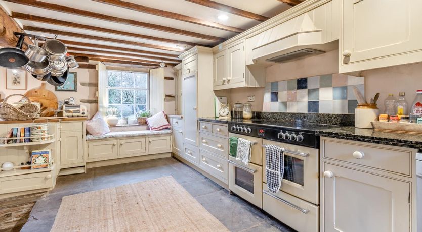 Photo of 6 Bed in Llanfilo