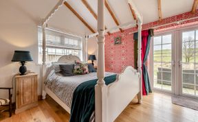 Photo of 4 Bed in Talgarreg