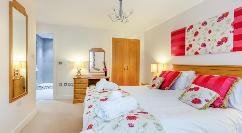 Photo of 3 Bed in Torquay