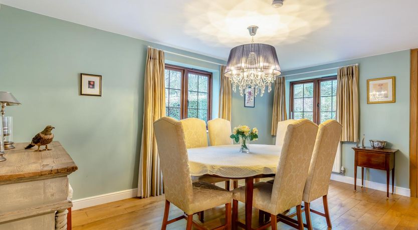 Photo of 4 Bed in Axminster