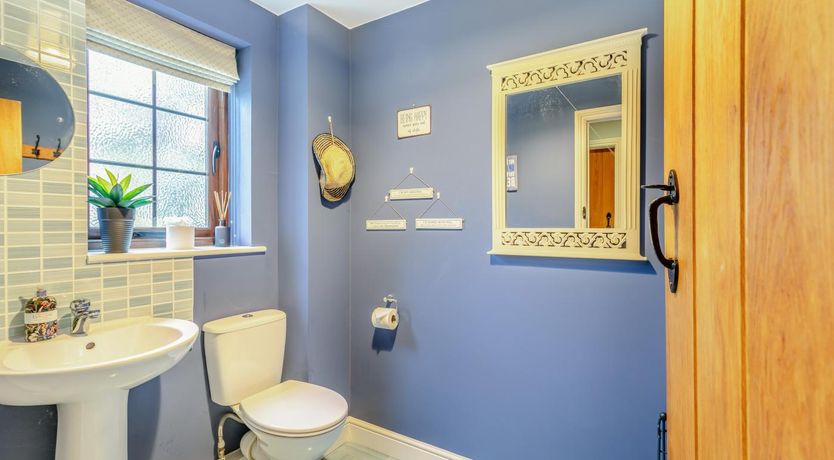Photo of 4 Bed in Axminster
