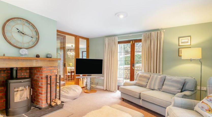 Photo of 4 Bed in Axminster
