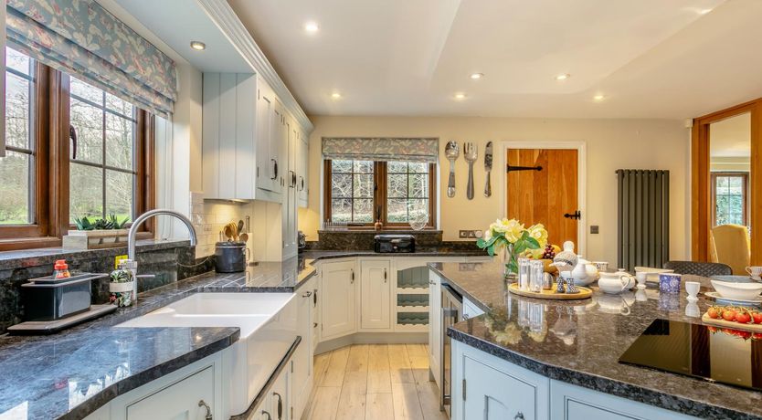 Photo of 4 Bed in Axminster