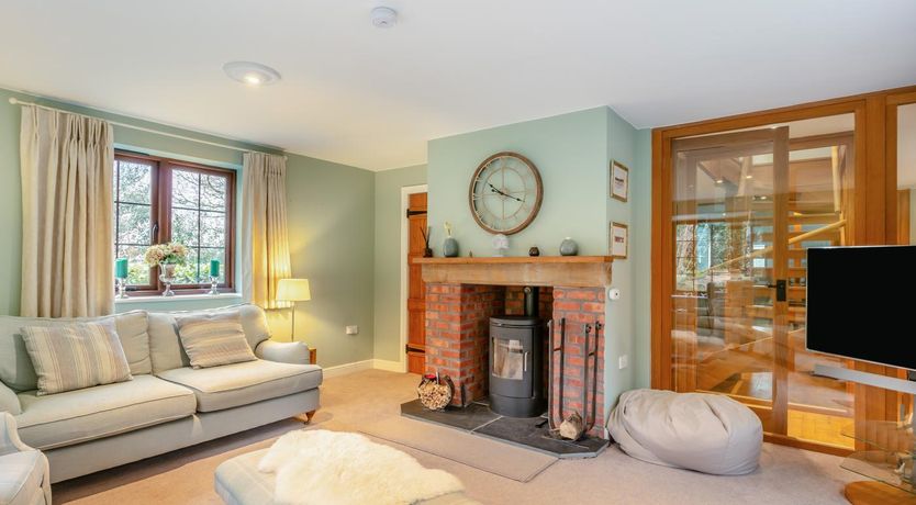 Photo of 4 Bed in Axminster