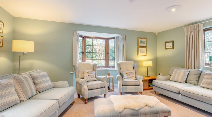 Photo of 4 Bed in Axminster