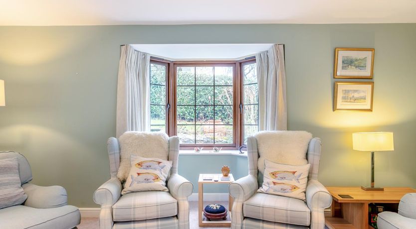 Photo of 4 Bed in Axminster