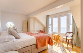 Photo of 4-bed-in-harwich