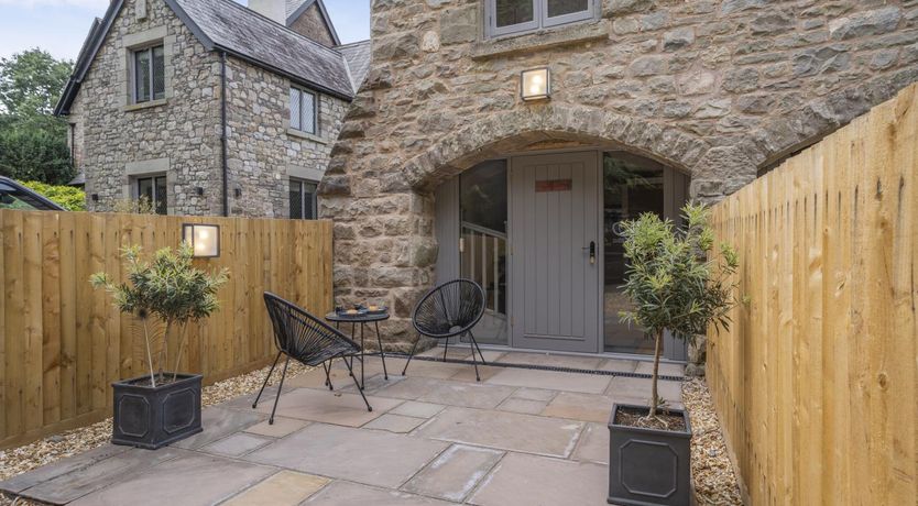 Photo of 1 Bed in Nant-y-derry