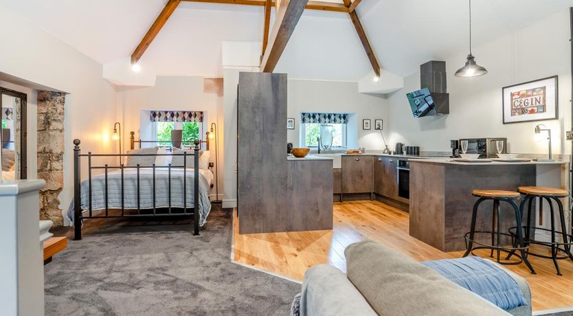 Photo of 1 Bed in Nant-y-derry