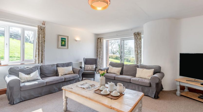Photo of 6 Bed in East Allington