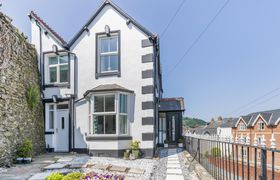 Photo of 4-bed-in-llangollen