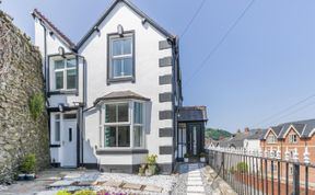 Photo of 4 Bed in Llangollen