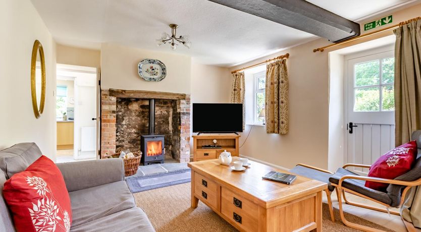 Photo of 3 Bed in Burton Bradstock