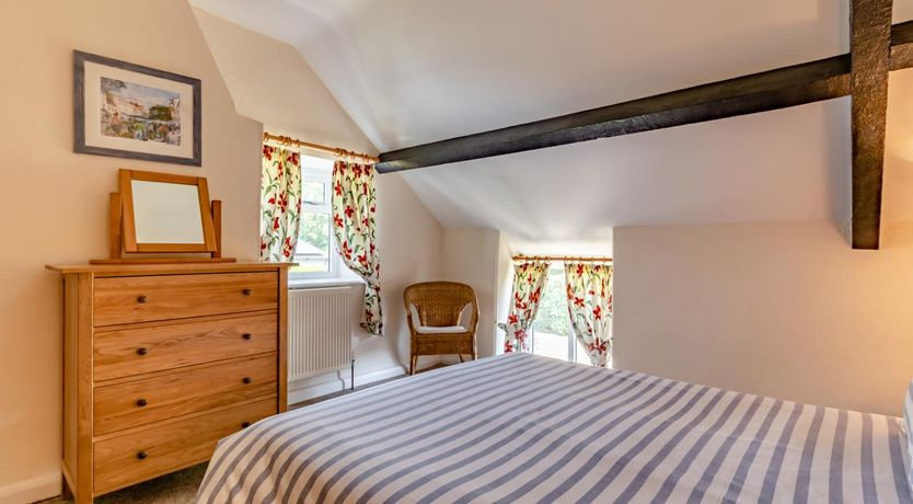 Photo of 3 Bed in Burton Bradstock