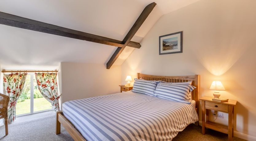 Photo of 3 Bed in Burton Bradstock