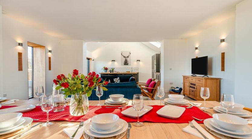 Photo of 5 Bed in Silkstone