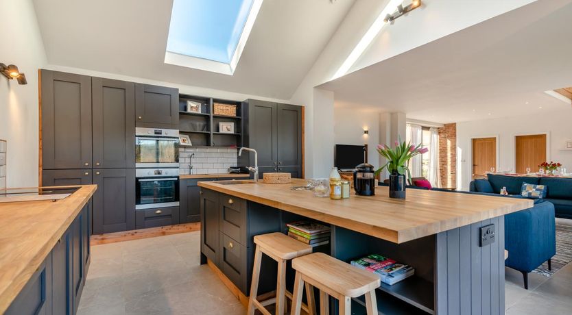 Photo of 5 Bed in Silkstone