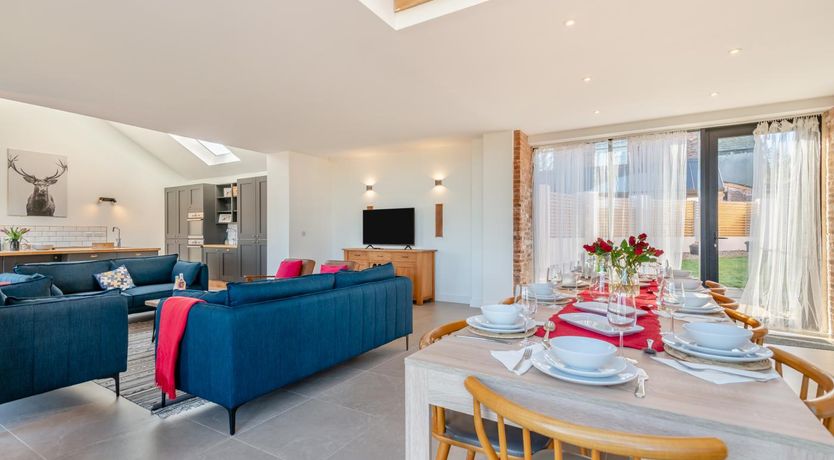 Photo of 5 Bed in Silkstone