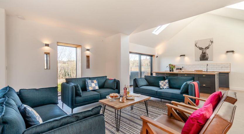 Photo of 5 Bed in Silkstone