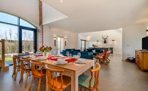 Photo of 5 Bed in Silkstone