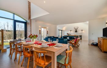 5 Bed in Silkstone Holiday Home