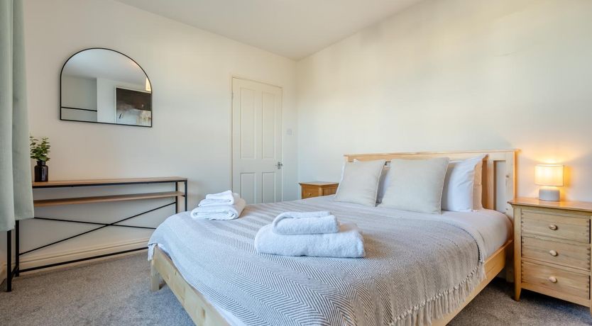 Photo of 5 Bed in Mitchell