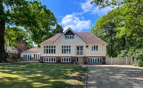 Photo of 6 Bed in Wootton Bridge