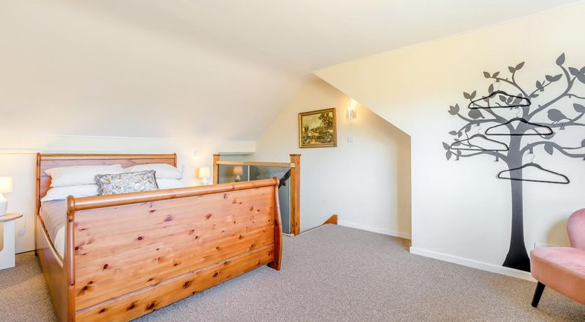 Photo of 4 Bed in Godalming
