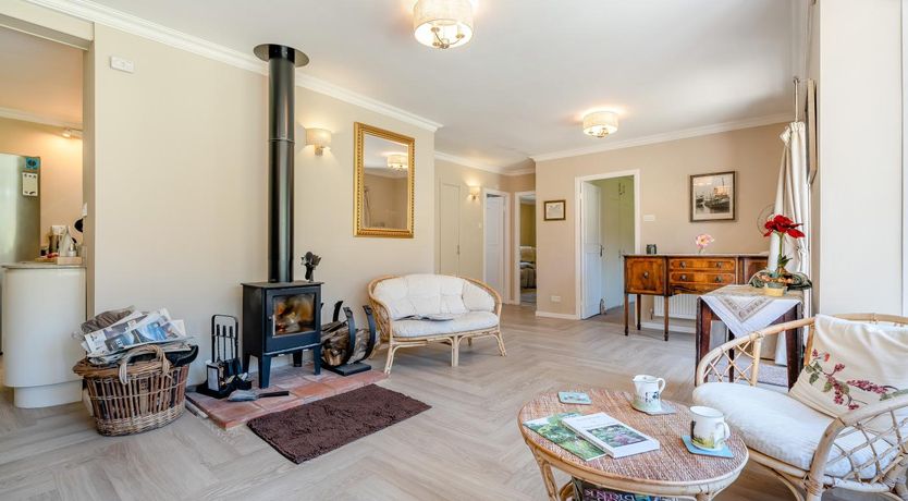 Photo of 4 Bed in Godalming