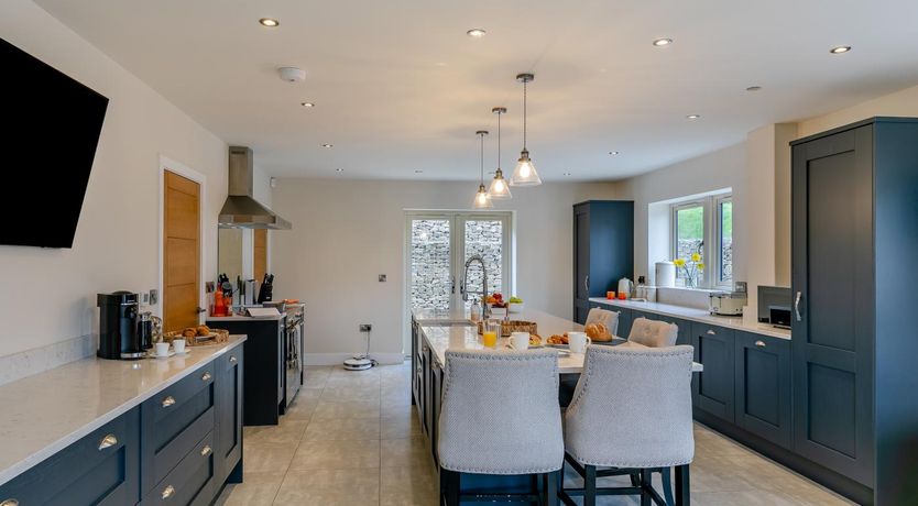 Photo of 4 Bed in Holmfirth