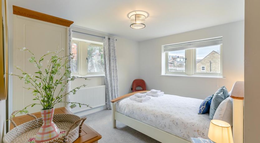 Photo of 4 Bed in Holmfirth