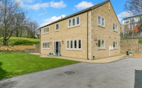 Photo of 4 Bed in Holmfirth
