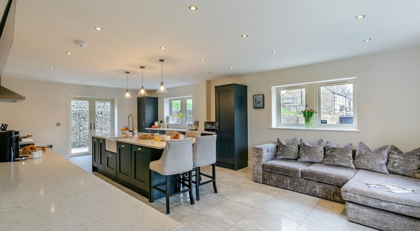 Photo of 4 Bed in Holmfirth