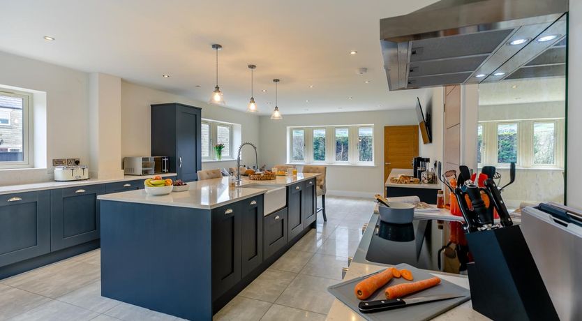Photo of 4 Bed in Holmfirth