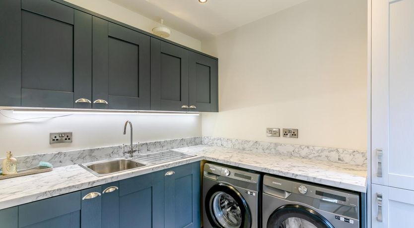 Photo of 4 Bed in Holmfirth