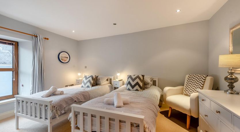 Photo of 3 Bed in Tenby