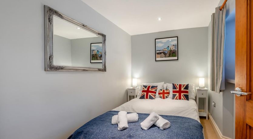 Photo of 3 Bed in Tenby
