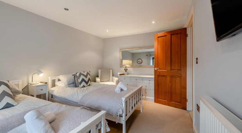 Photo of 3 Bed in Tenby
