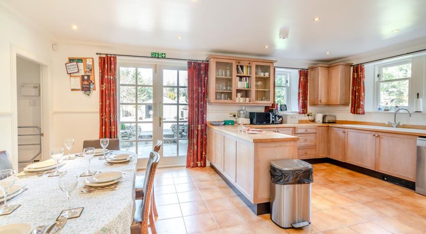 Photo of 7 Bed in Strathdon