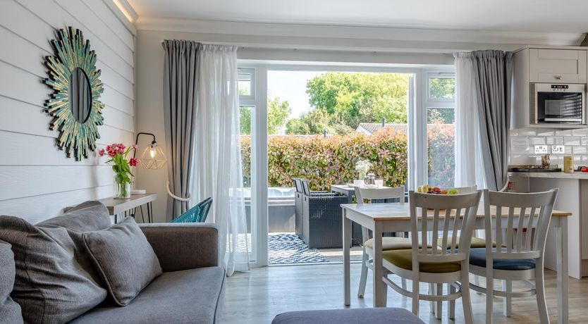 Photo of 2 Bed in Totland Bay
